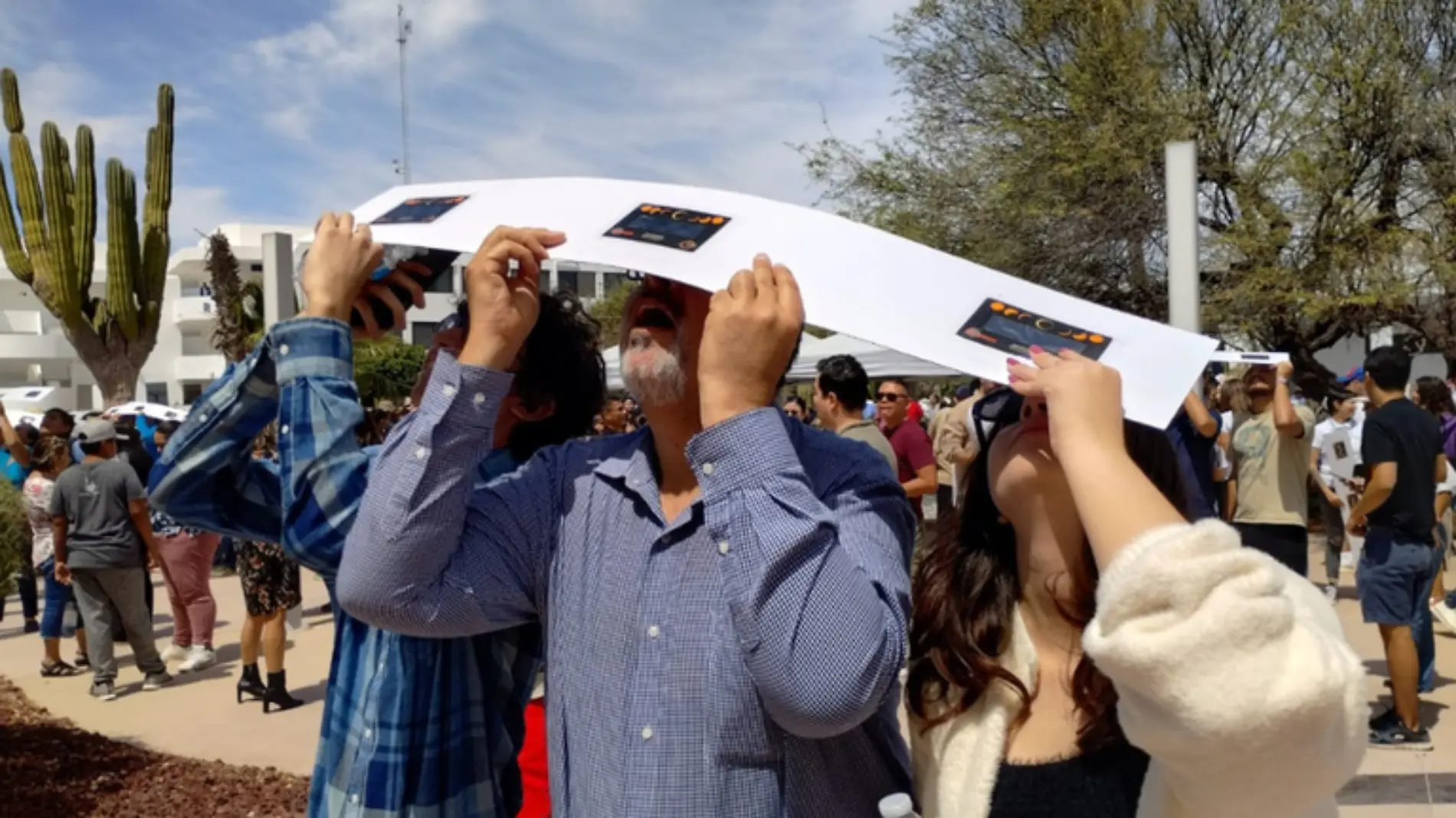 Vista del eclipse solar desde el Cibnor la paz